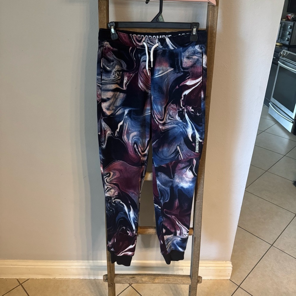 Abercrombie kids boys jogger fleece sweatpants
Like new condition
Size 15/16 - Picture 2 of 7